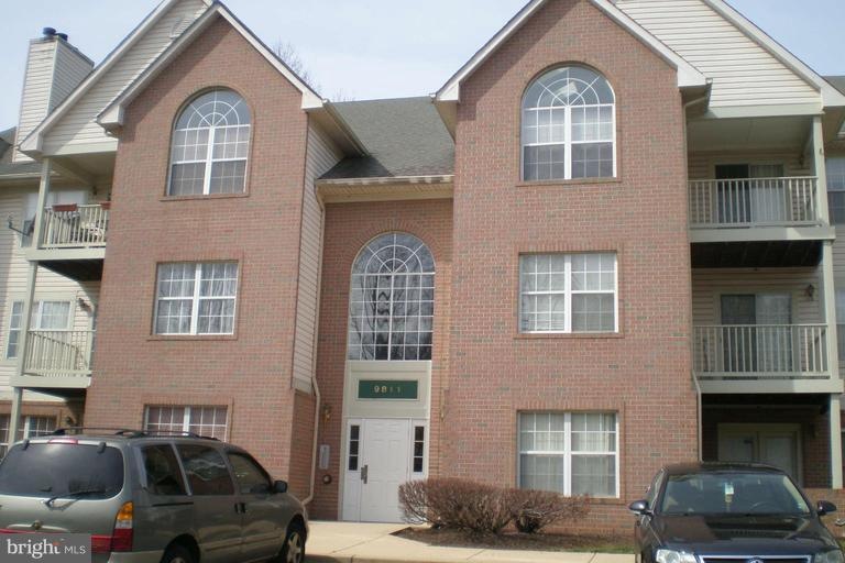 9811 Lake Pointe Ct unit 301, Upper Marlboro, MD 20774 - photo 1