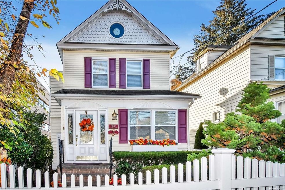 40 S Bayles Ave, Port Washington, NY 11050 - photo 1