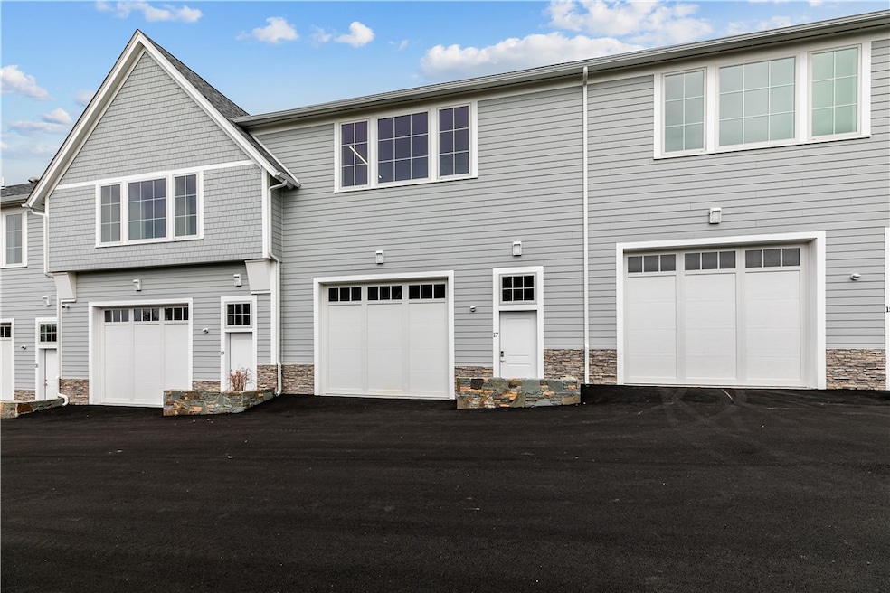 55 John Clarke Rd unit 17, Middletown, RI 02842 - photo 1