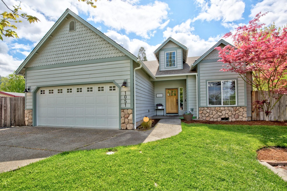 1051 SE Jerrine St, Grants Pass, OR 97527 - photo 1