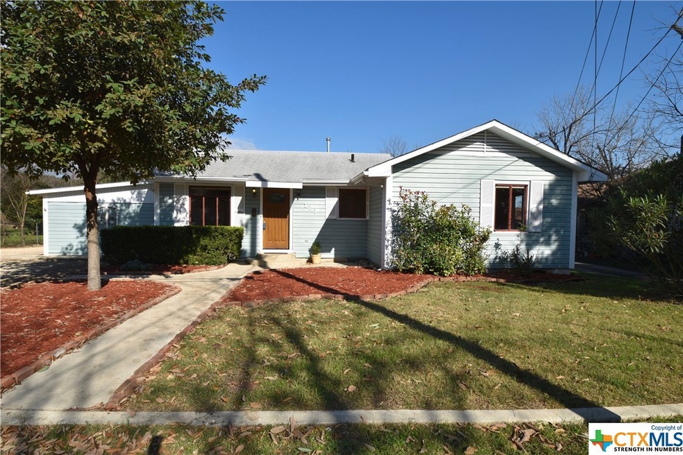 121 S Bishop St, San Marcos, TX 78666 - photo 1