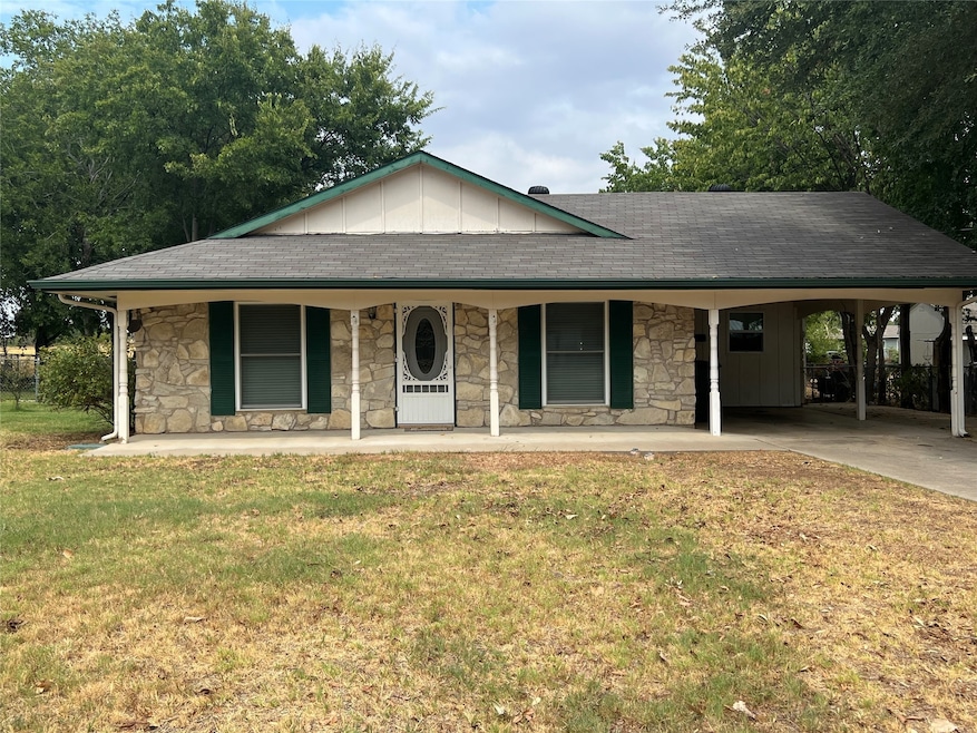 814 W Bridge St, Granbury, TX 76048 - photo 1