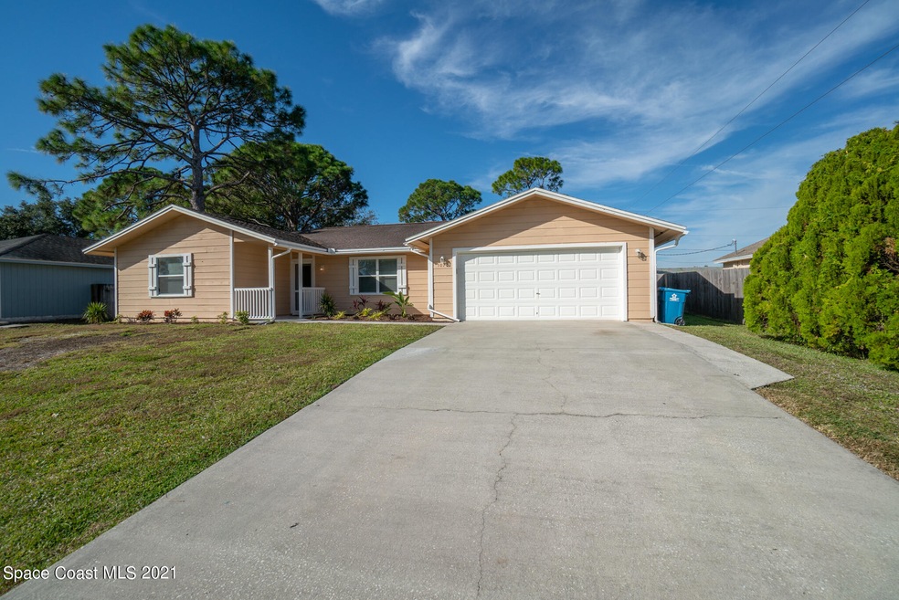 1070 Lee Ave NW, Palm Bay, FL 32907-5