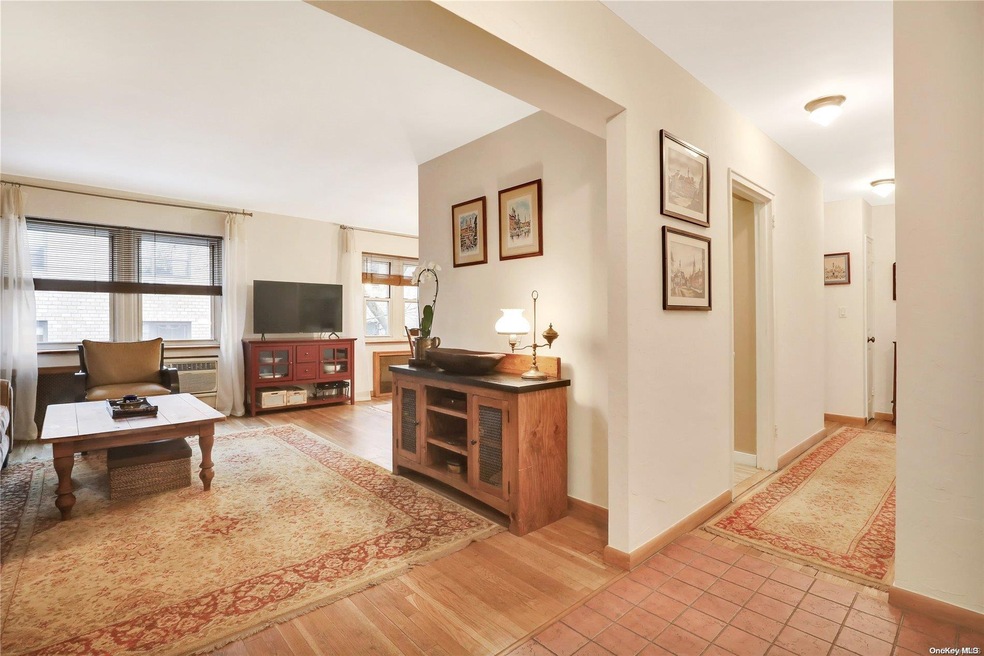 20 Hill Park Ave unit 3F, Great Neck, NY 11021 - photo 1