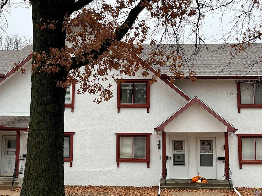 2004 Greenbriar Dr, Emporia, KS 66801 - photo 1