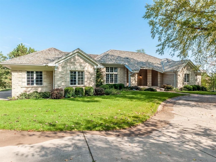 5219 Broadlawn Dr SE, Cedar Rapids, IA 52403 - photo 1