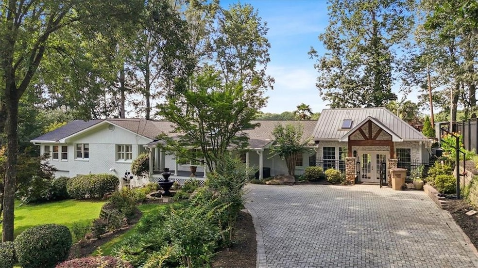 Southern traditional Ranch! 4 sided brick home on a full, finished basement