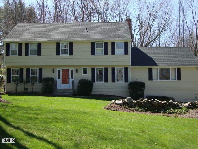 121 Crabapple Rd, Trumbull, CT 06611 - photo 1