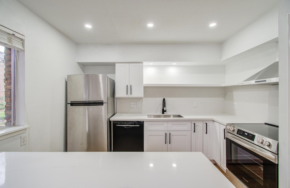 4040 San Felipe St unit 125, Houston, TX 77027 - photo 1