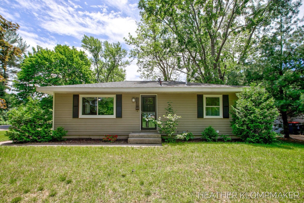 2-web-or-mls-858-w-24th-st