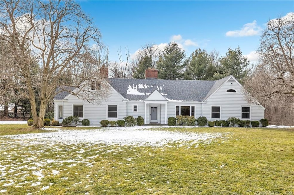 Exceptional Cape/Colonial on a private cul de sac 