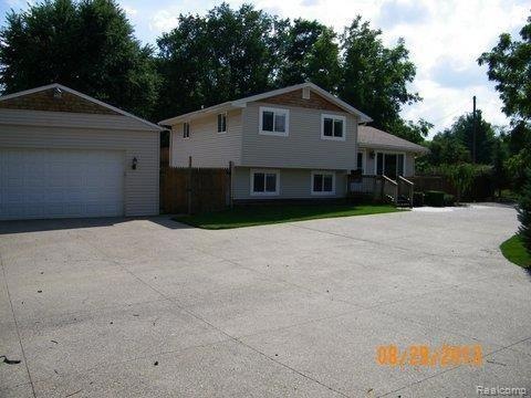 7115 Wedworth St, Waterford, MI 48327 - photo 1