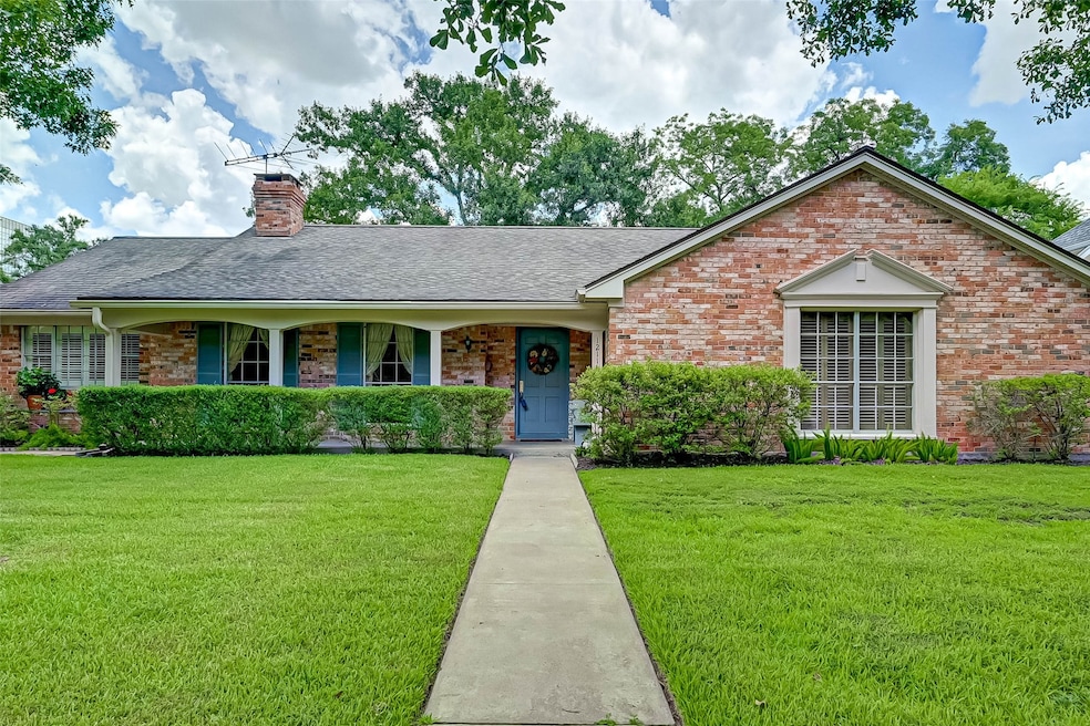 12118 Perthshire Rd, Houston, TX 77024 - photo 1