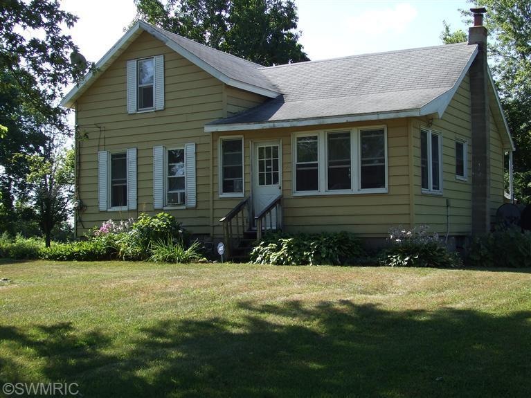 5348 Sawyer Rd, Sawyer, MI 49125 - photo 1