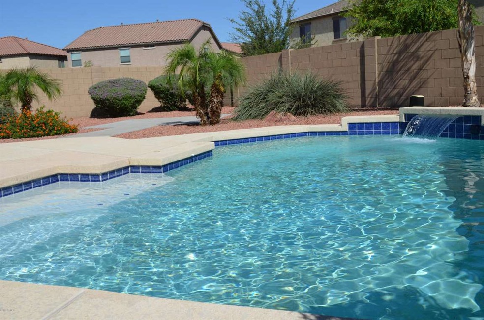 Ready for Summer!! Sparkling Pool