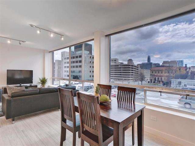 Open Concept living room & dinning room area