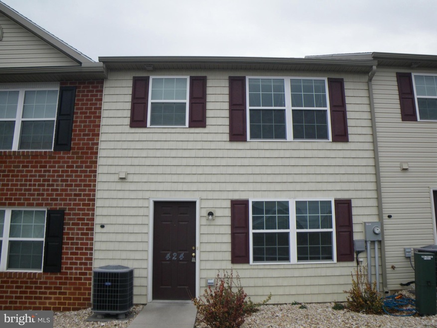 424 Lantern Ln, Chambersburg, PA 17201 - photo 1
