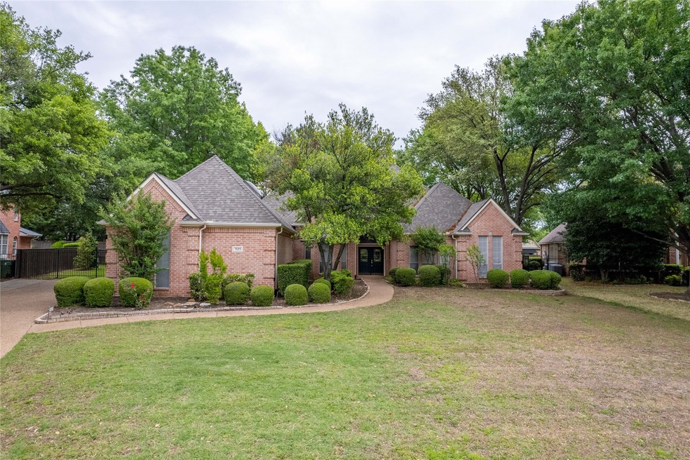 325 Highland Oaks Cir, Southlake, TX 76092 - photo 1