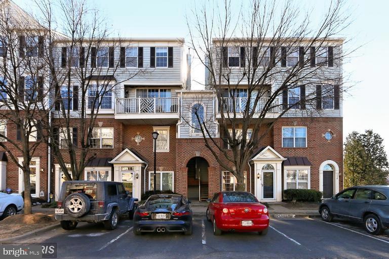 1734 Kingsgate Ct unit 304, Alexandria, VA 22302 - photo 1
