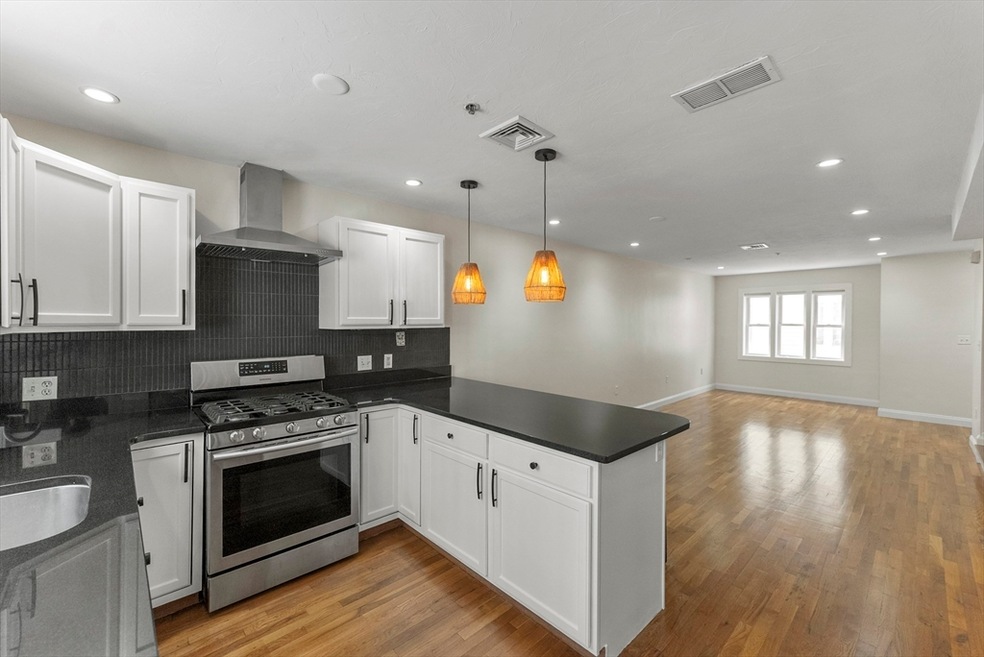 124 W Seventh St unit a, Boston, MA 02127 - photo 1