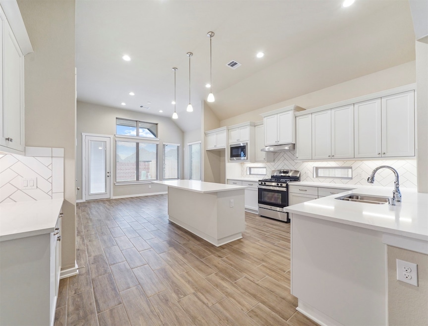 10284 Bayou Oaks Dr, Conroe, TX 77385 - photo 1