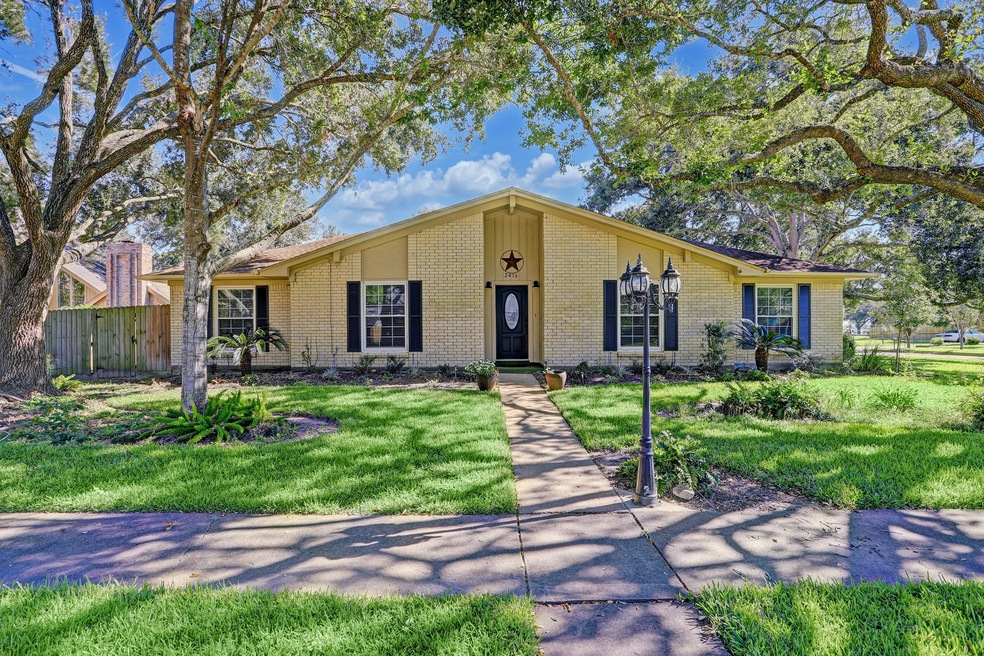 2416 Chelmsford Ct, Alvin, TX 77511 - photo 1