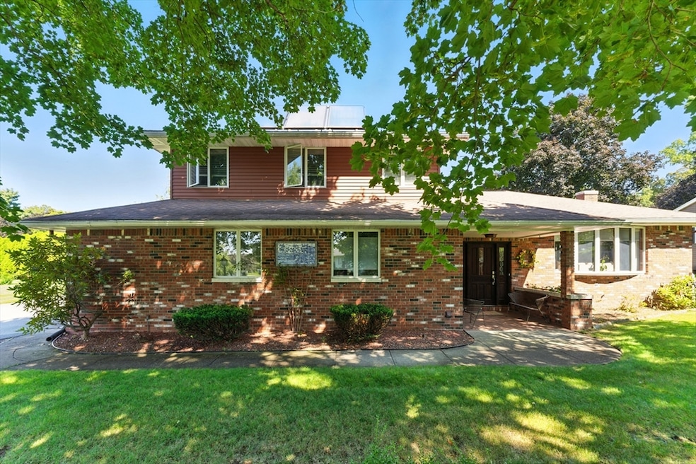 51 Newcrest St, Ludlow, MA 01056 - photo 1