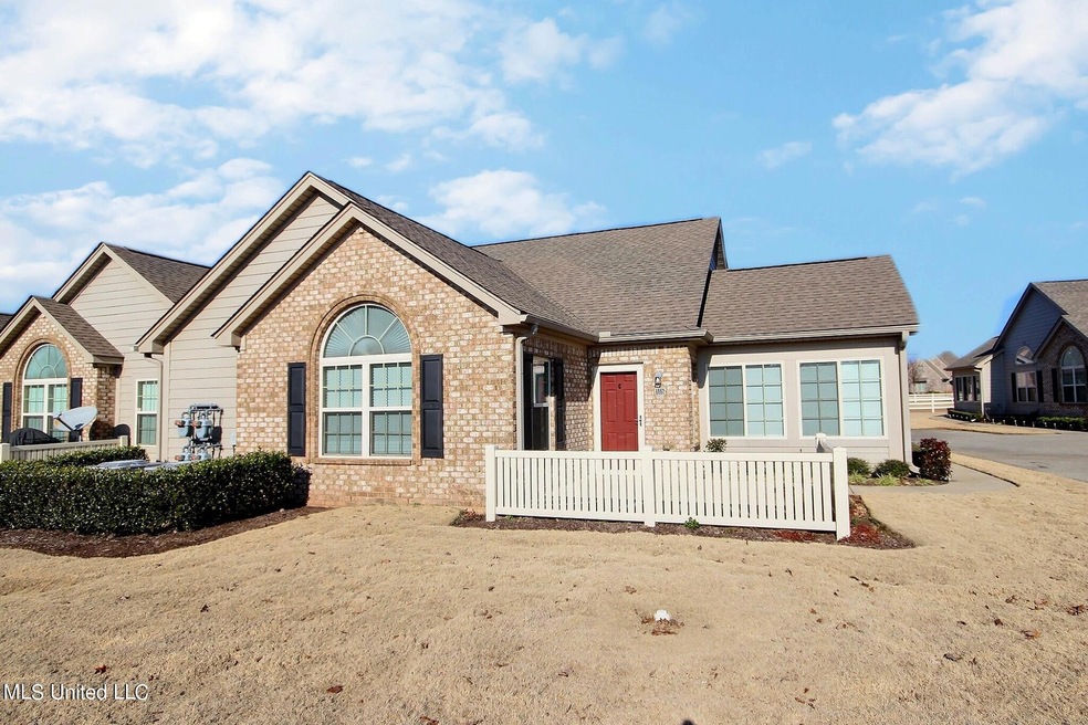 8662 Parkview Oaks Cir, Olive Branch, MS 38654 - photo 1