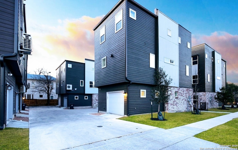 210 W Poplar St unit 101, San Antonio, TX 78212 - photo 1