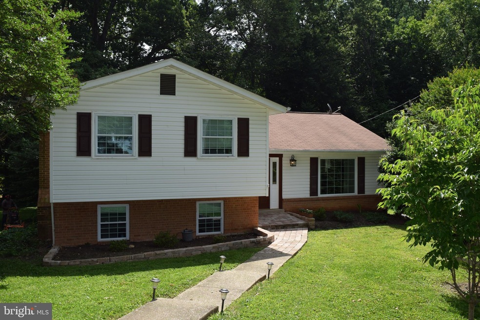 4611 Lawn Ct, Fairfax, VA 22032 - photo 1