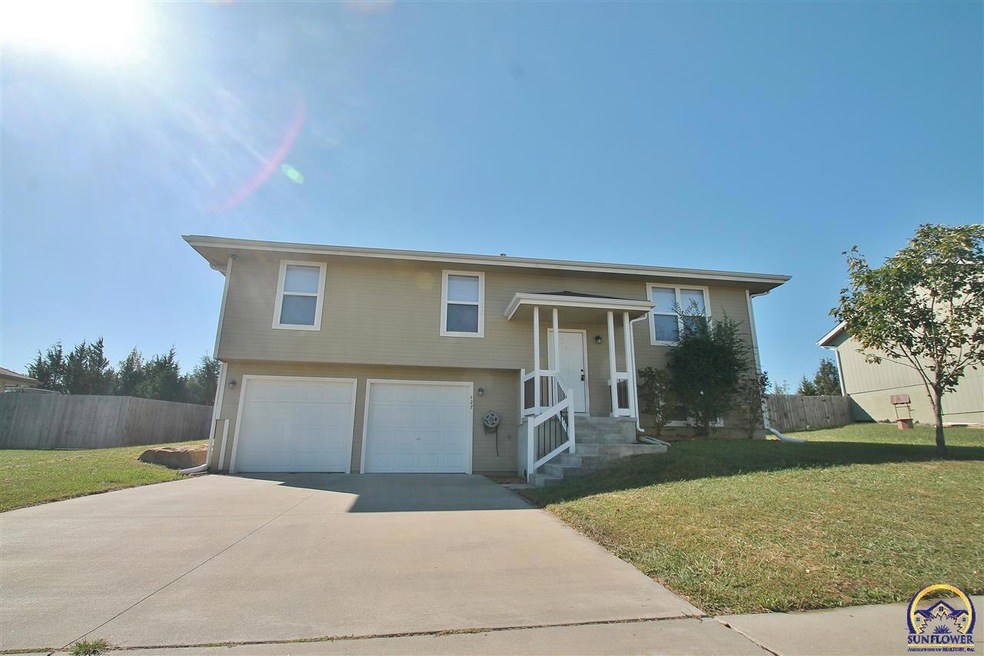 427 SE 44th St, Topeka, KS 66609 - photo 1