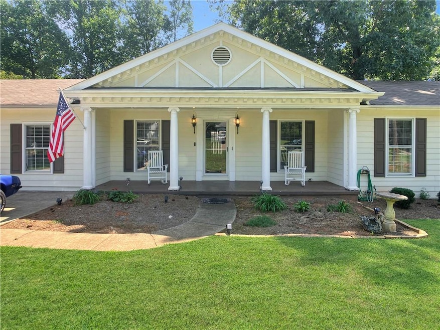 View of front of house featuring a front yard and 