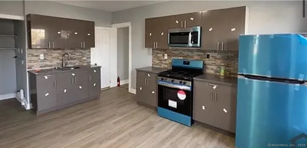 109 Caroline St unit 1, Bridgeport, CT 06608 - photo 1