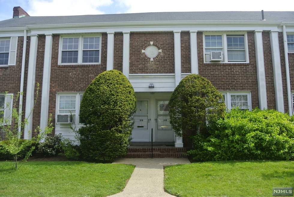 28 Elmwood Ct unit 28b, Elmwood Park, NJ 07407 - photo 1