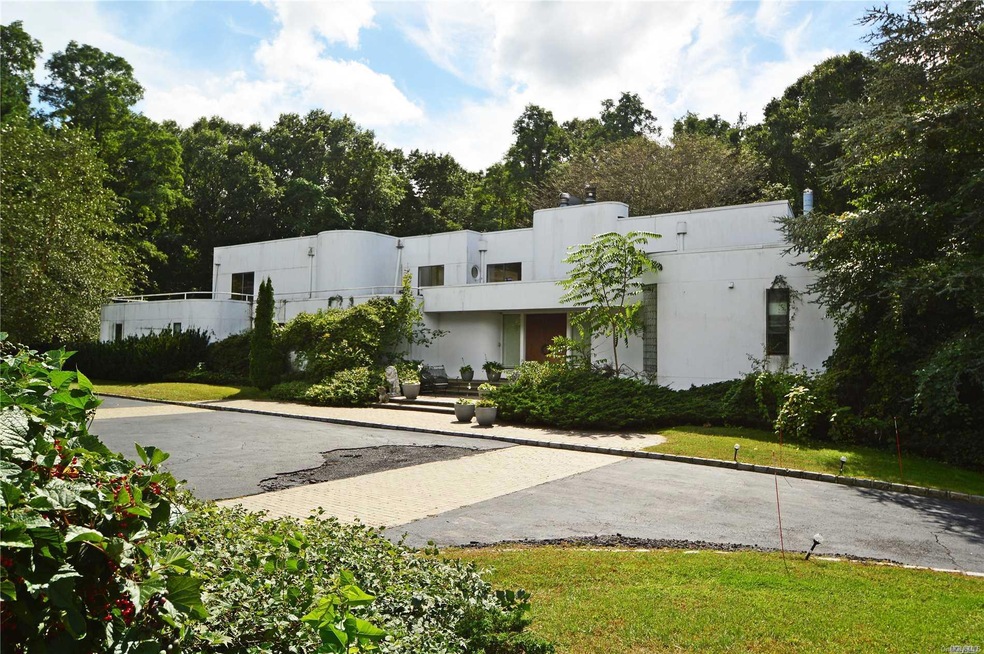 1610 Old Cedar Swamp Rd, Glen Head, NY 11545 - photo 1