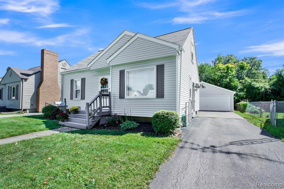 1505 Mulberry Ln, Flint, MI 48507 - photo 1