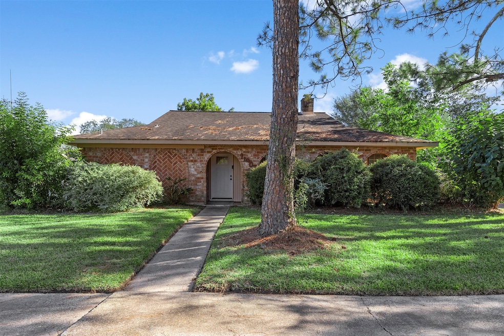 11907 Kirknoll Dr, Houston, TX 77089 - photo 1