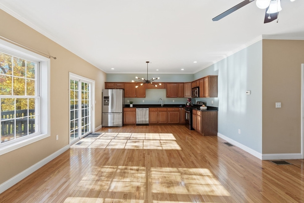 90 Rangeway Rd unit 303, North Billerica, MA 01862 - photo 1