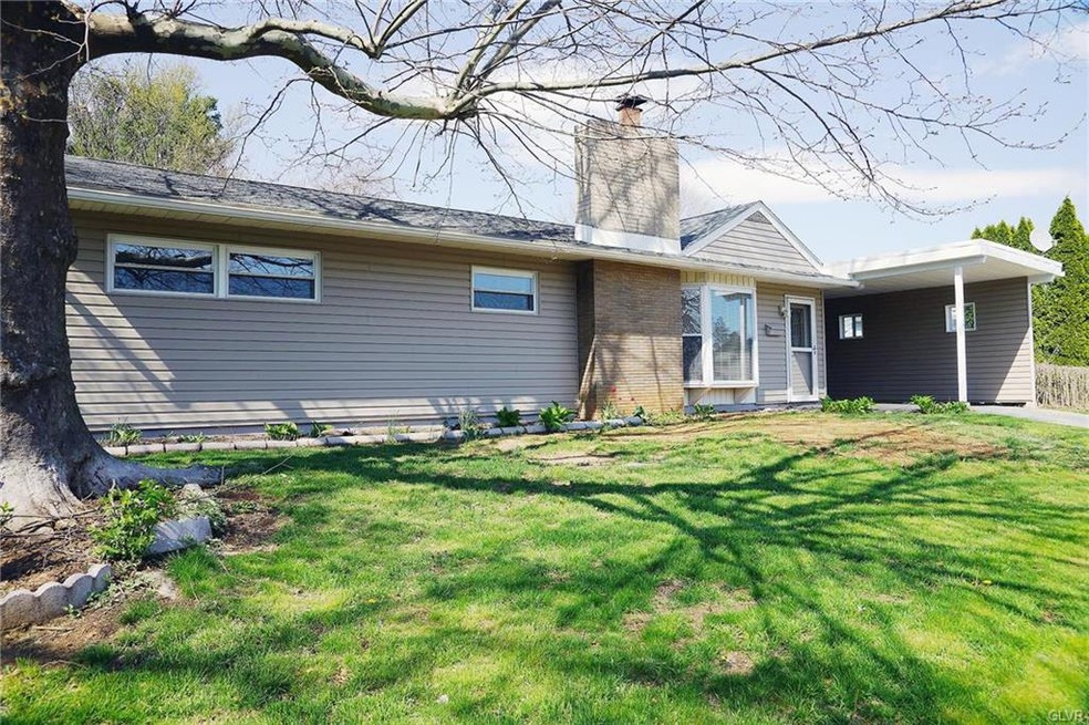 Sleek updated rancher in beautiful setting and gre