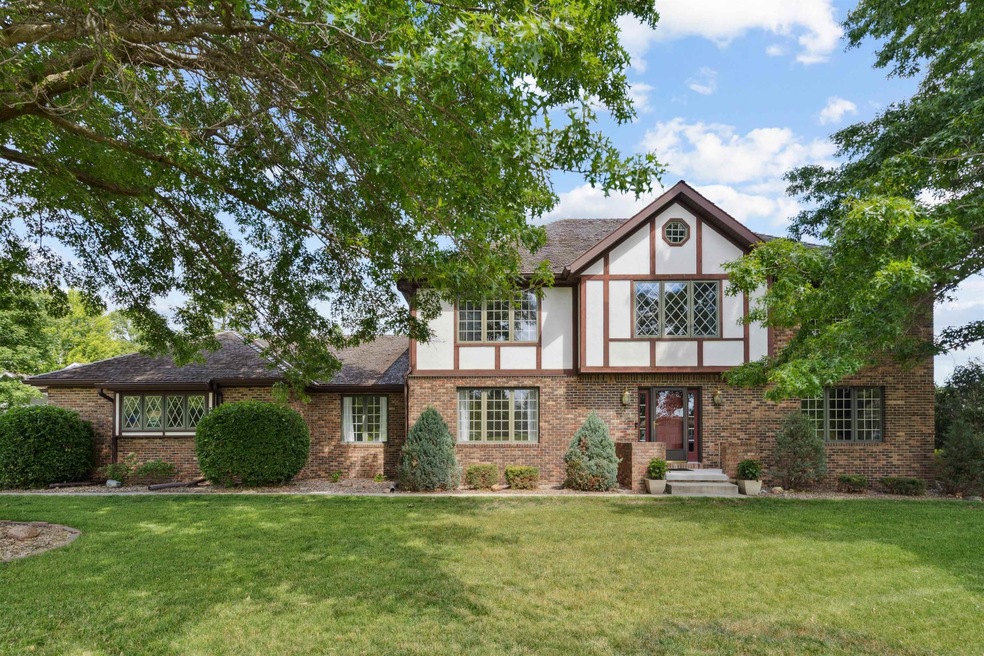 906 Barnett Dr, Cedar Falls, IA 50613 - photo 1