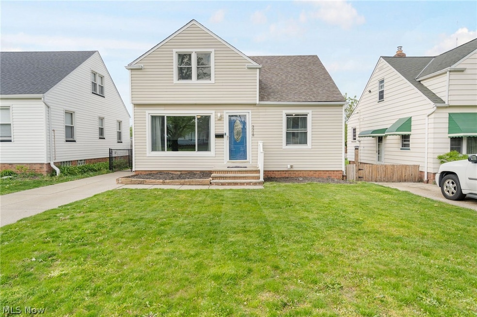 View of front of house featuring a front yard