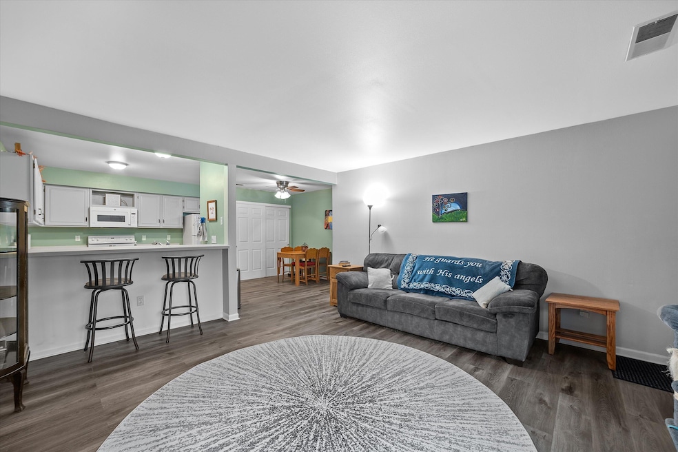 4835 Easy St unit 9, Hartland, WI 53029 - photo 1