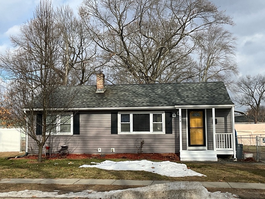 678 Pendleton Ave, Chicopee, MA 01020 - photo 1