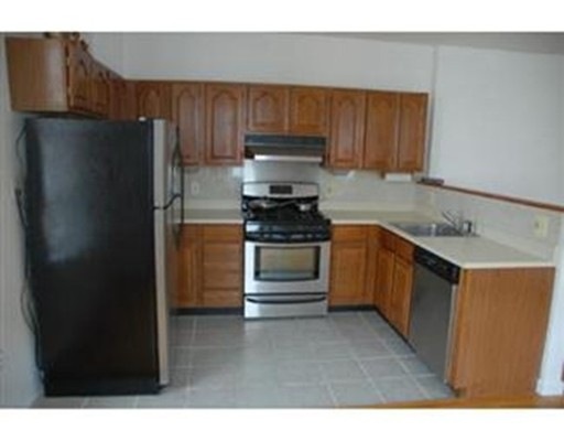 74 Gilman St unit 5, Somerville, MA 02145 - photo 1