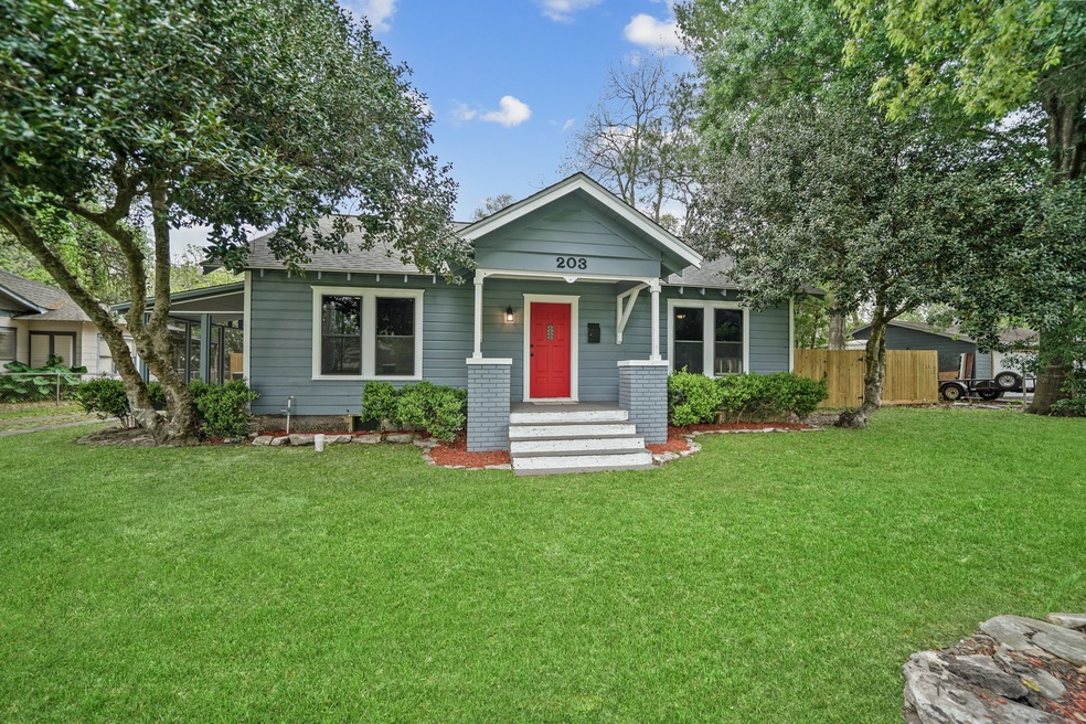 203 E Southland Ave, Alvin, TX 77511 - photo 1