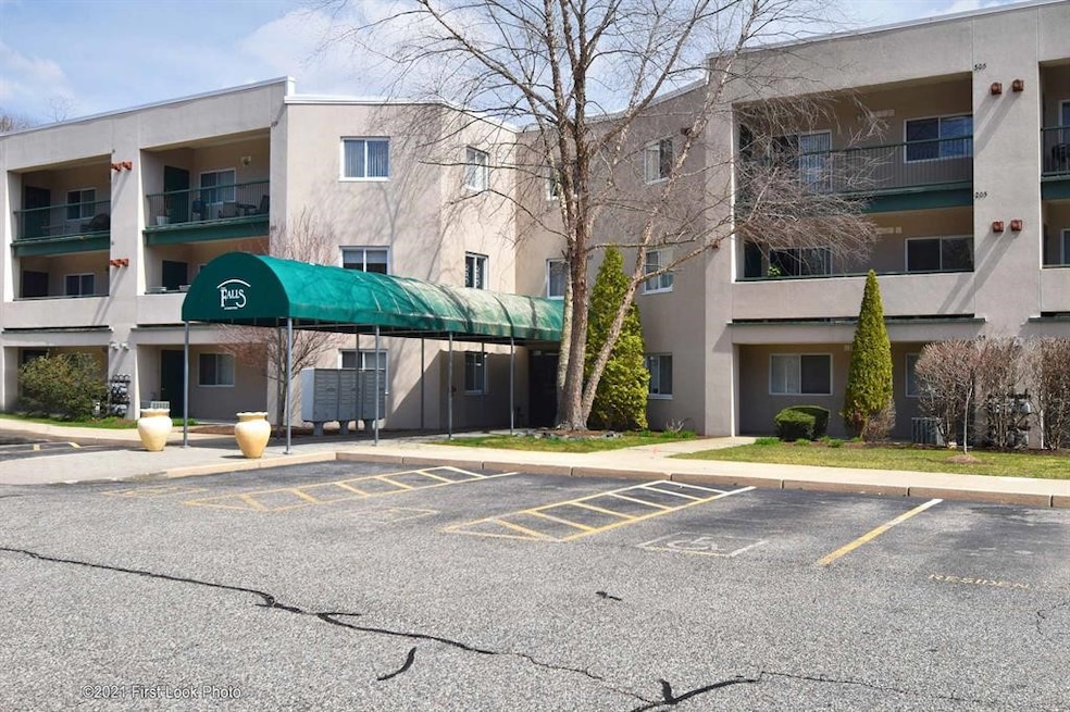 31 Devereux Ave unit 305, Providence, RI 02909 - photo 1