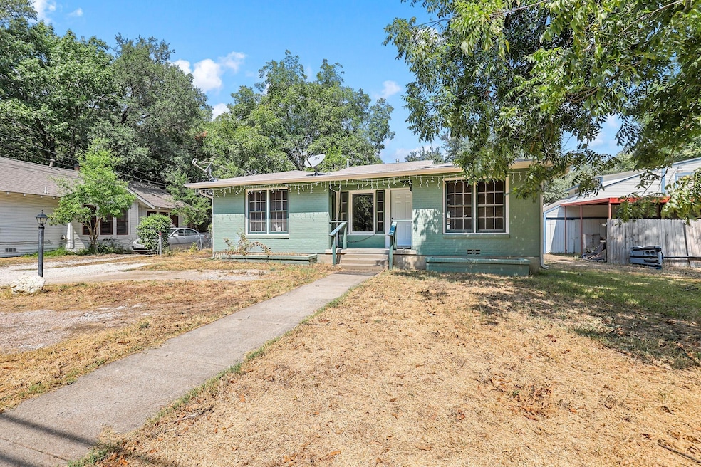 210 W Willingham St unit A, Cleburne, TX 76033 - photo 1