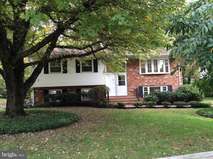 900 Farley Ct SE, Vienna, VA 22180 - photo 1