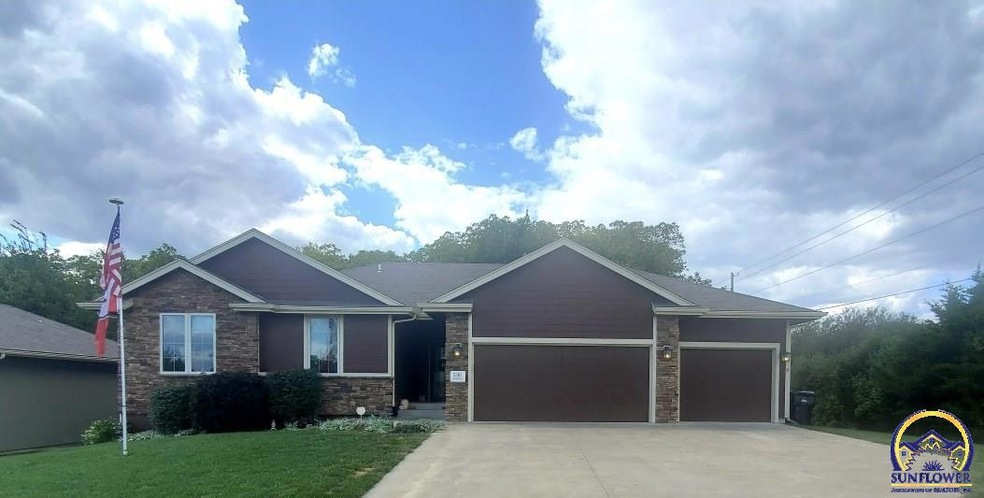 5301 SW Timber Ridge Ln, Topeka, KS 66610 - photo 1