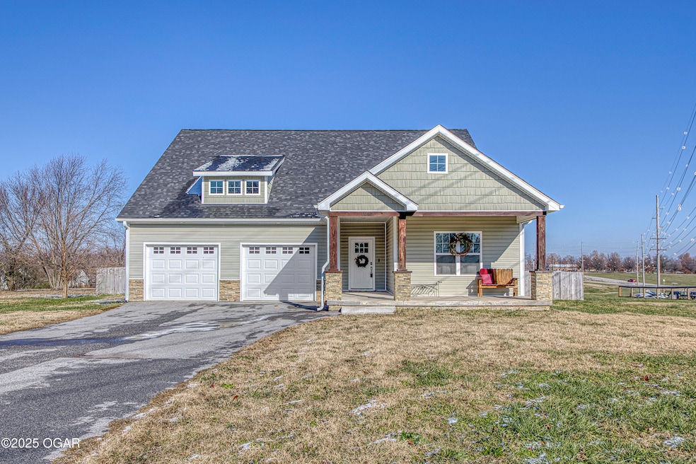 1013 Stadium Dr, Webb City, MO 64870 - photo 1